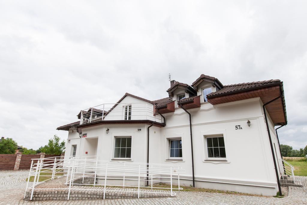 Dworek Poznan Bed & Breakfast Exterior photo