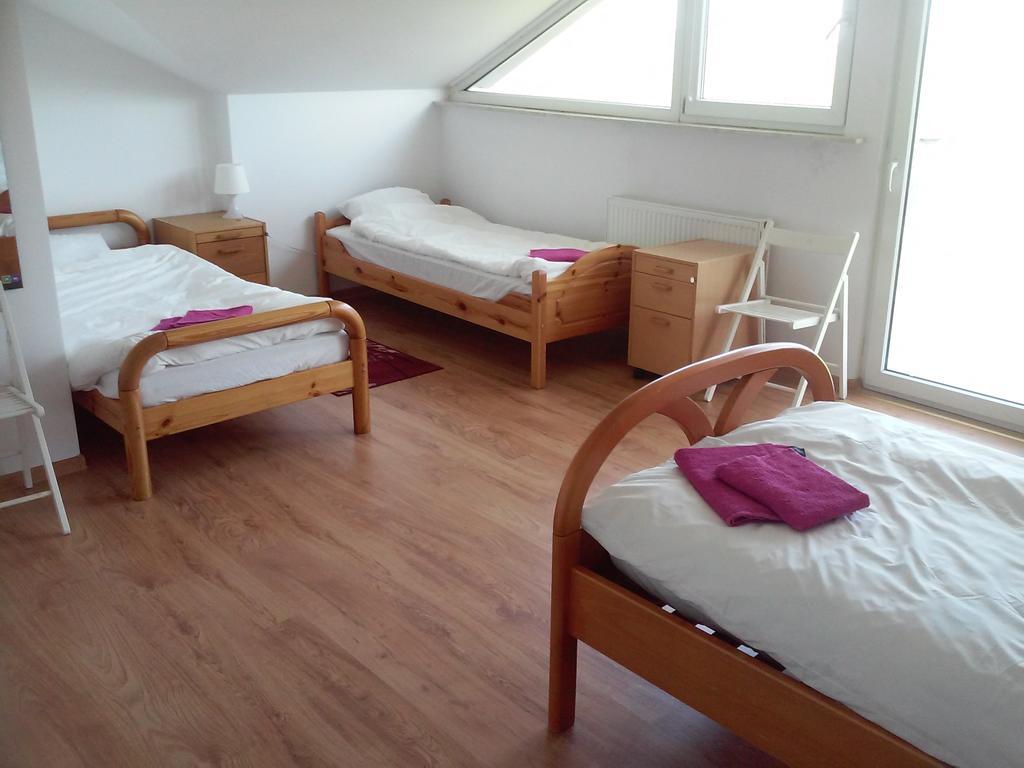 Dworek Poznan Bed & Breakfast Exterior photo